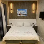 Royal Fsm Hotel *